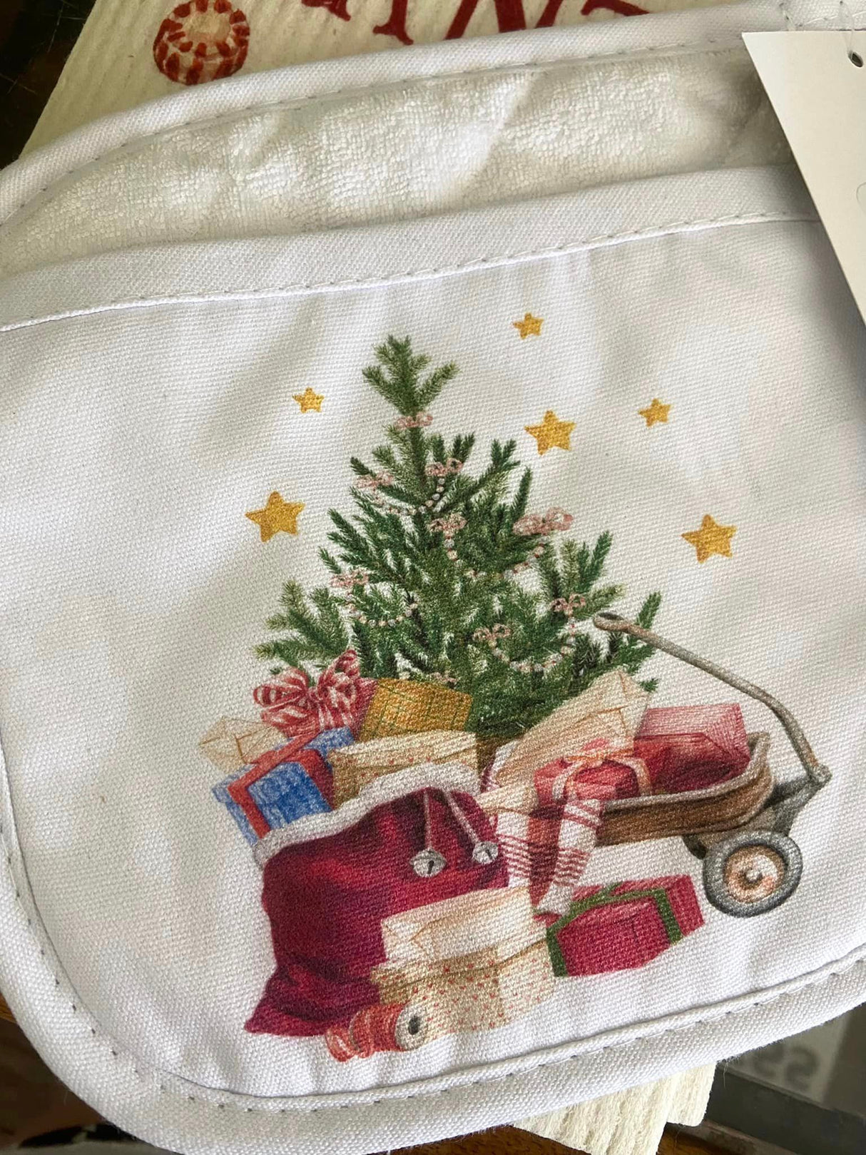 Christmas Oven Mitt / Pot Holder Santa Red Wagon - Deer Creek Mercantile