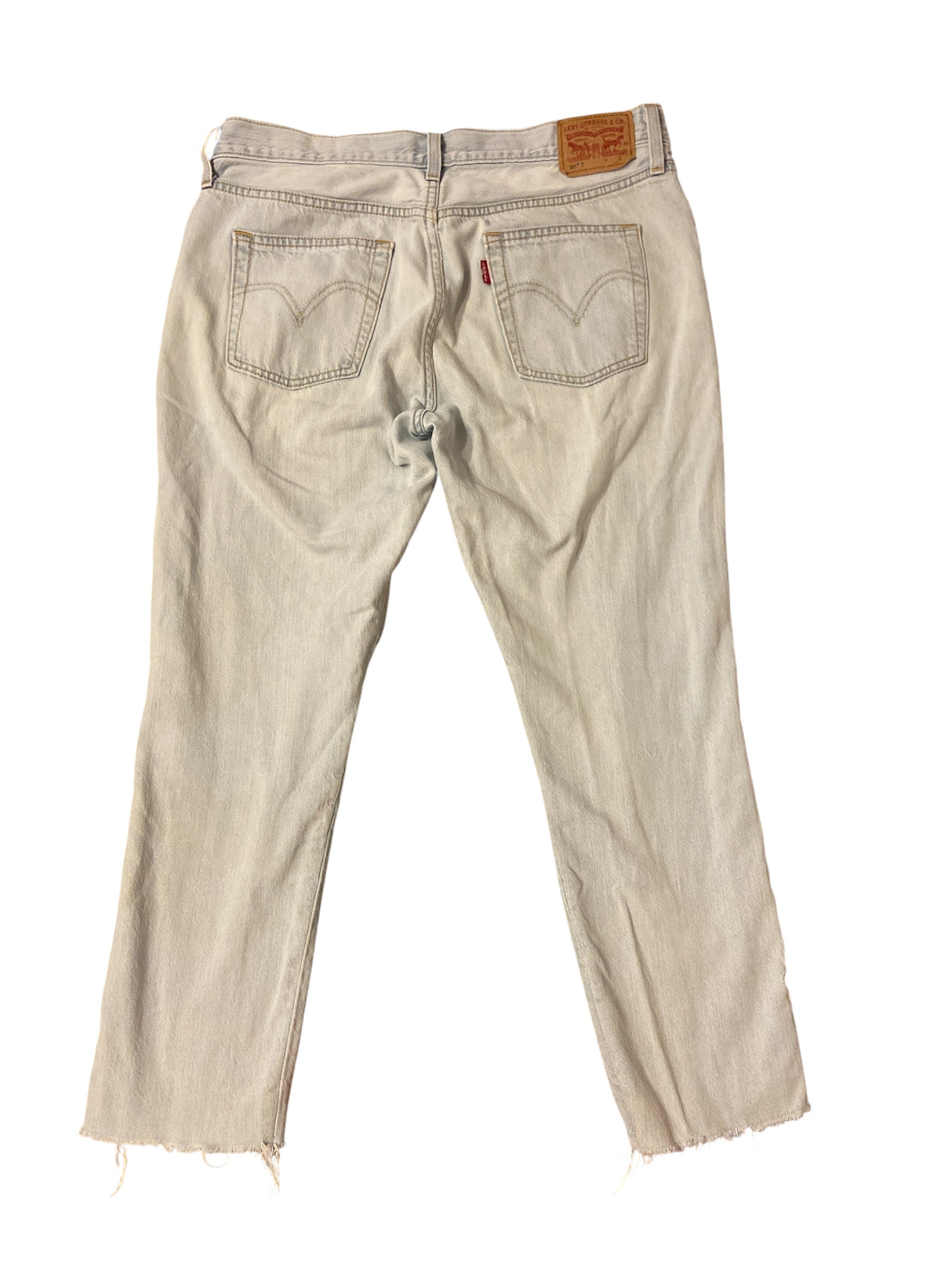 Pre-Loved Levi's Capri Length W/ Flower *Size 29 - Deer Creek Mercantile