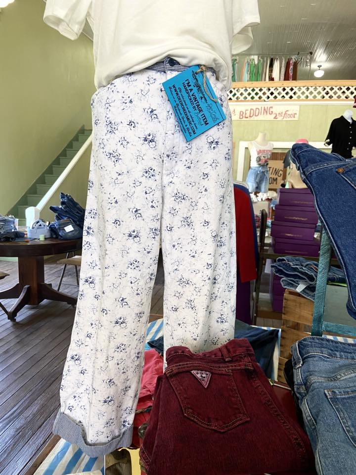 Vintage Passports Floral Denim Jeans *White Size 8 (IMPERFECTION) - Deer Creek Mercantile