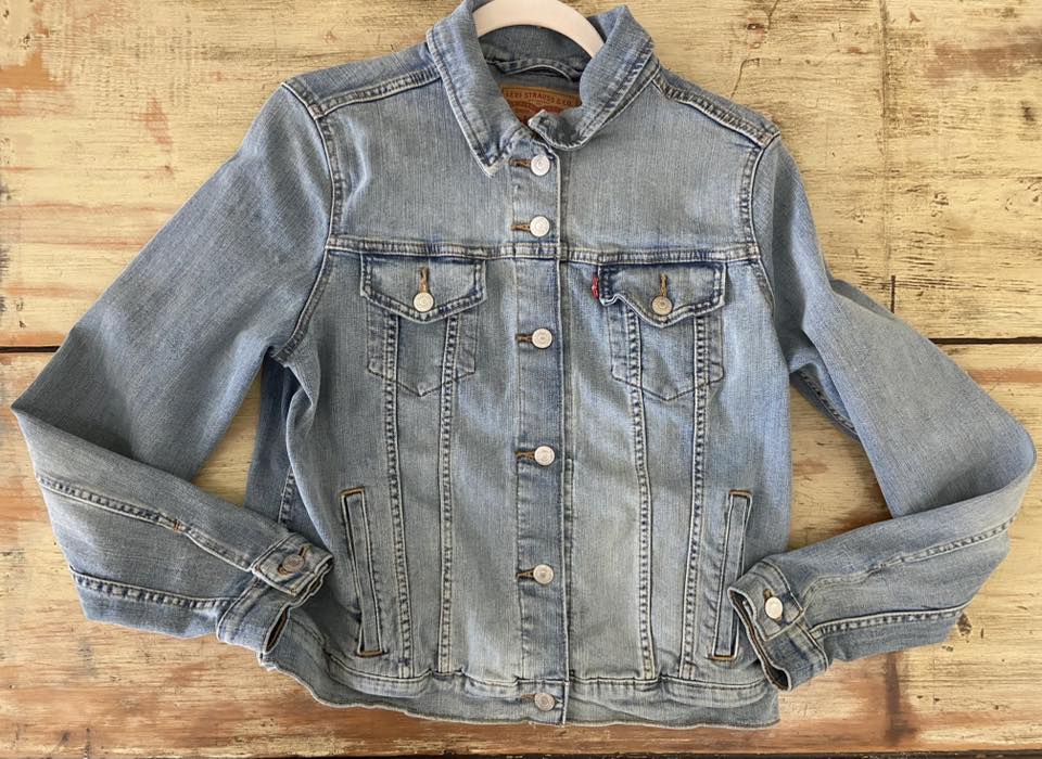 Levis Women's Jacket *Size Large (Pre-Loved) - Deer Creek Mercantile