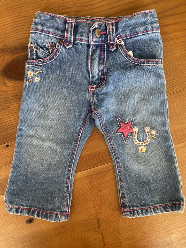 Pre-Loved Wrangler Infant Girls Jeans Star/Horseshoe Size 6/9M - Deer Creek Mercantile