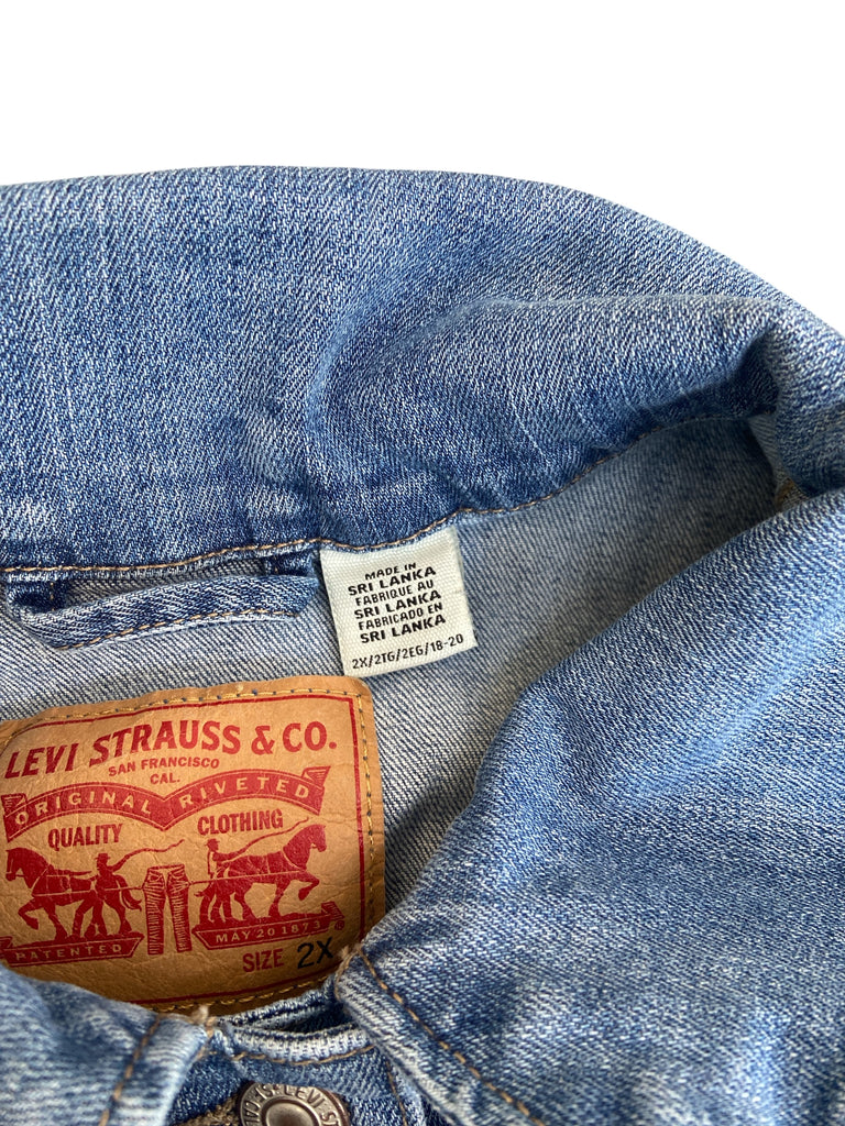 Pre-Loved LEVIS Denim Jacket W/Stars *SIze 2XL - Deer Creek Mercantile