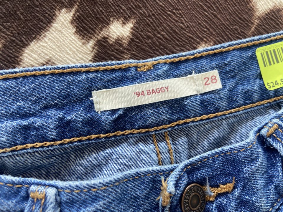 Pre-Loved Levi's Denim Jeans - Baggy Sz 28 - Deer Creek Mercantile