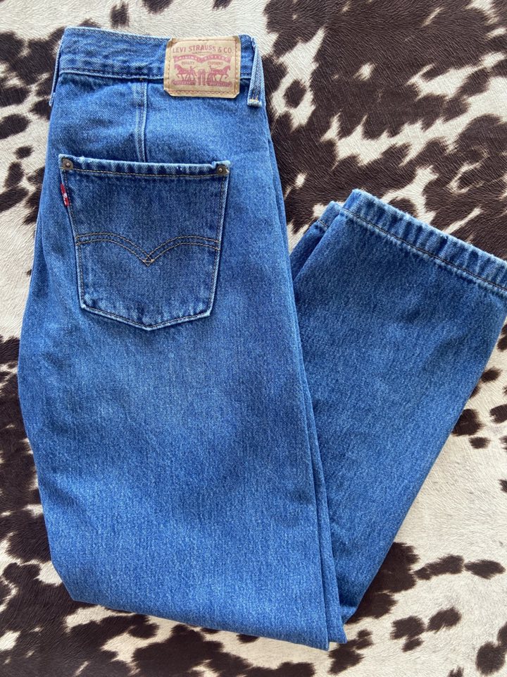 Pre-Loved Levi's Denim Jeans - Baggy Sz 28 - Deer Creek Mercantile