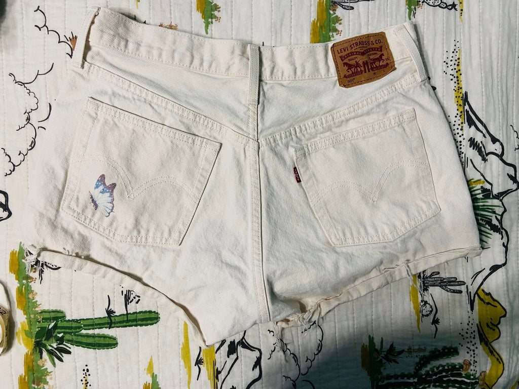 Pre-Loved Butterfly White Levis Denim Shorts Size 29 - Deer Creek Mercantile