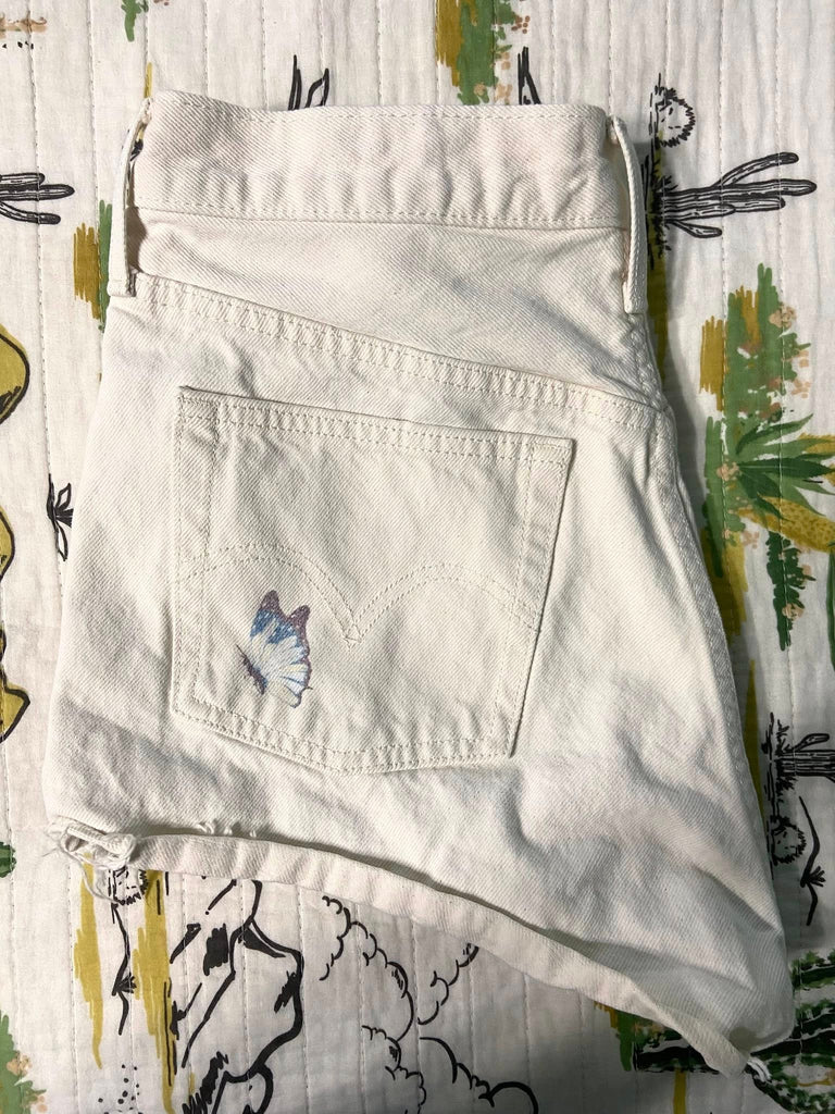 Pre-Loved Butterfly White Levis Denim Shorts Size 29 - Deer Creek Mercantile