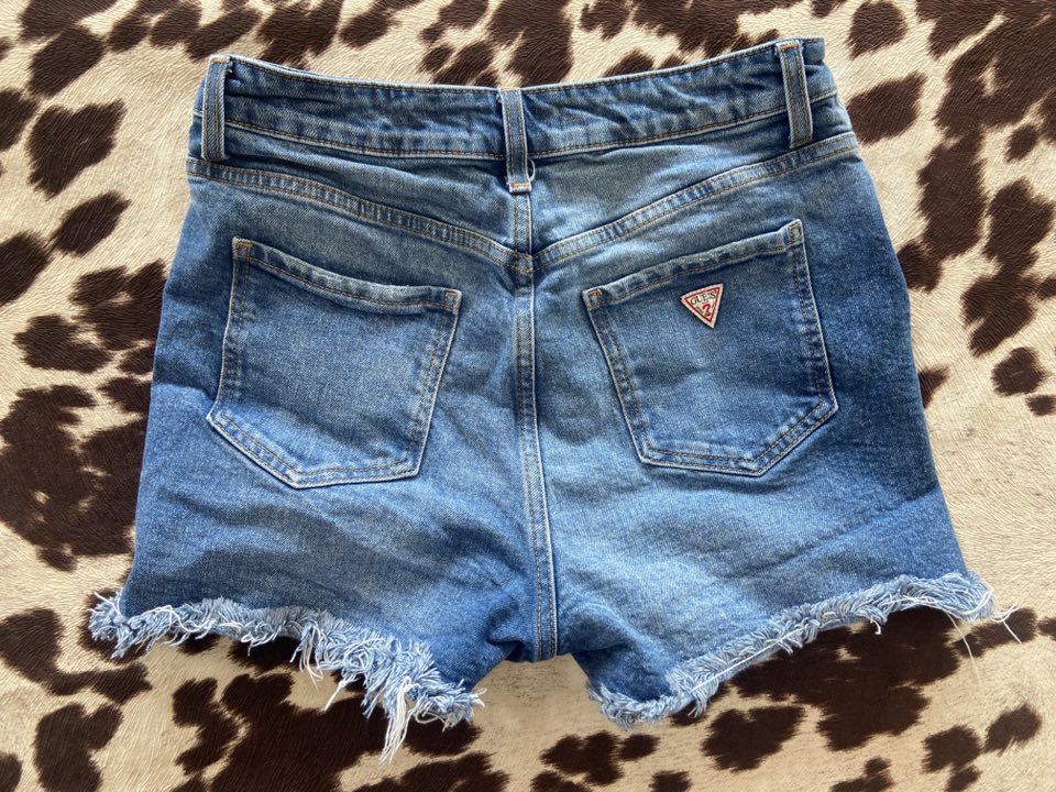 Pre-Loved Guess Women's Shorts Size 29 - Deer Creek Mercantile