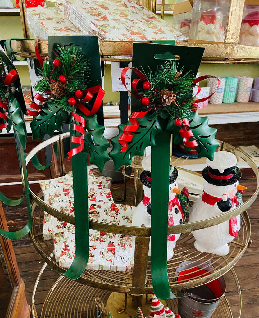 Green Christmas Holly Leaf Wreath Holder - Deer Creek Mercantile