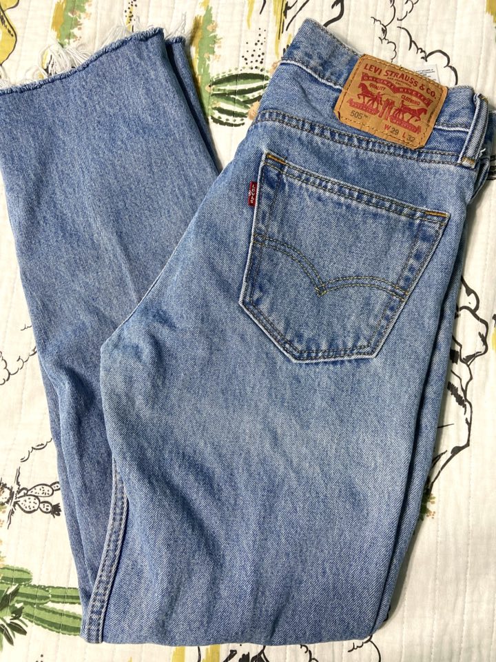 Pre-Loved Light Wash Levi's Distressed Denim Jeans Size 29 - Deer Creek Mercantile