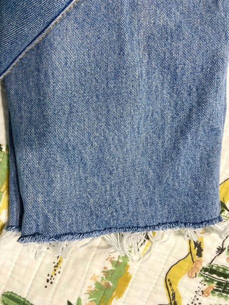 Pre-Loved Light Wash Levi's Distressed Denim Jeans Size 29 - Deer Creek Mercantile