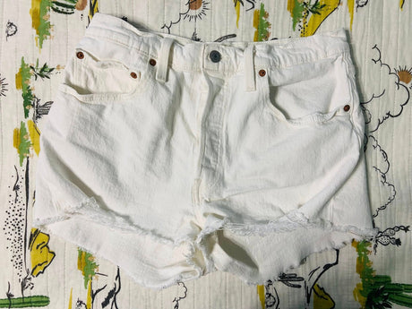 Pre-Loved White Levi's Denim Shorts *Size 31 - Deer Creek Mercantile