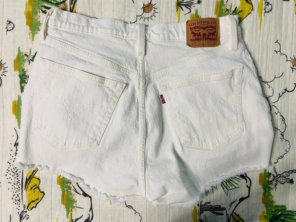 Pre-Loved White Levi's Denim Shorts *Size 31 - Deer Creek Mercantile
